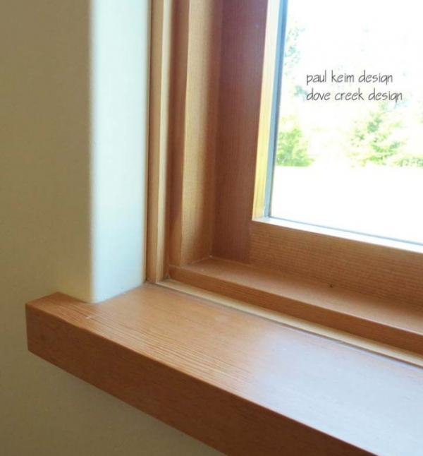 Kusen Jendela Kayu dengan Detail Klasik